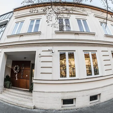 Ankavi Panzio 3* Segedyn